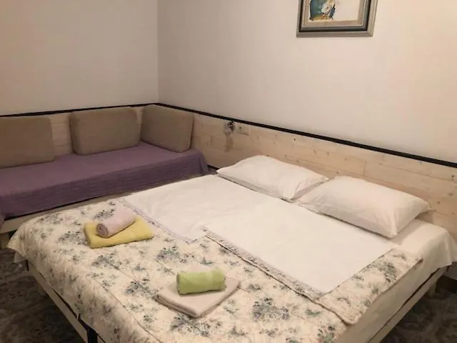 Apartment Apartmani Milokanovic Funtana Kroatien